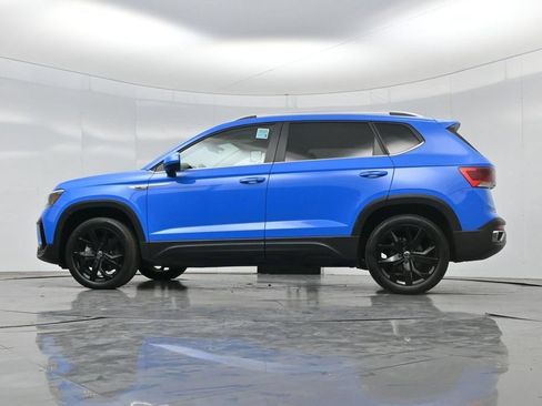 Used 2023 Volkswagen Taos SE w/ Panoramic Sunroof Package FWD image 58