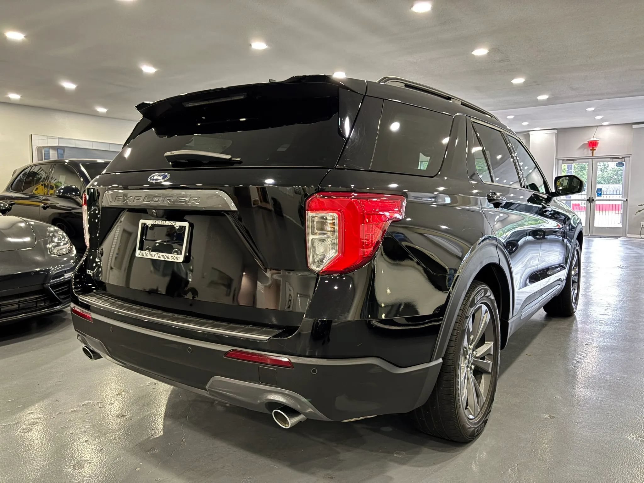 Used 2021 Ford Explorer XLT w/ Equipment Group 202A RWD image 7