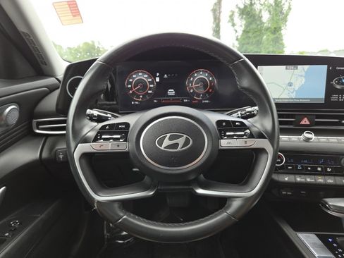 Used 2025 Hyundai Elantra SEL FWD image 29