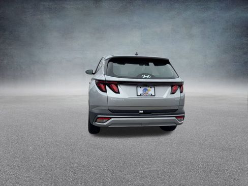 Certified 2025 Hyundai Tucson SE image 19