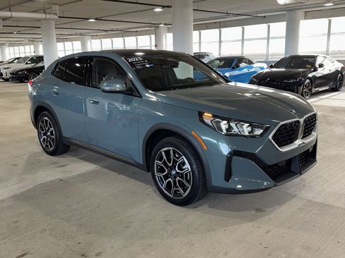 Certified 2025 BMW X2 xDrive28i image 2