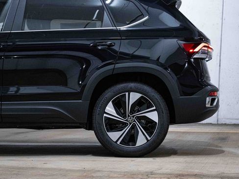 New 2026 Volkswagen Taos SE AWD/4WD image 4