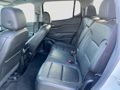 Used 2023 GMC Acadia SLT FWD image 25