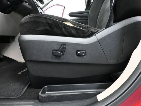 Used 2014 Dodge Grand Caravan SXT w/ Rear Park Assist Package image 19