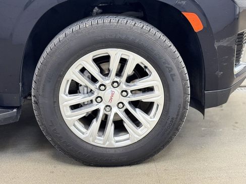 Used 2021 GMC Yukon SLT w/ SLT Premium Package image 4