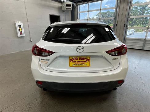 Used 2015 MAZDA MAZDA3 i Touring w/ Technology Package FWD image 4