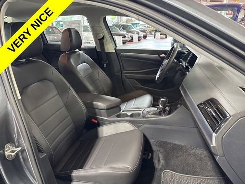 Used 2024 Volkswagen Jetta SE FWD image 38