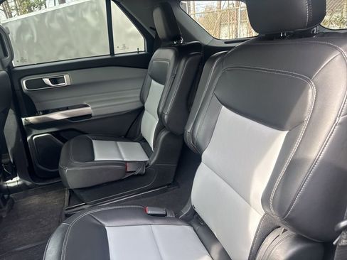 Used 2022 Ford Explorer XLT w/ Equipment Group 202A image 27