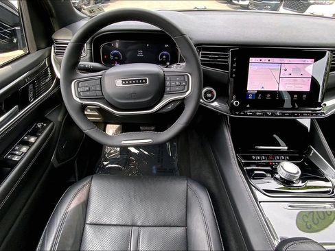 Certified 2023 Jeep Wagoneer 4WD w/ Premium Group I image 5