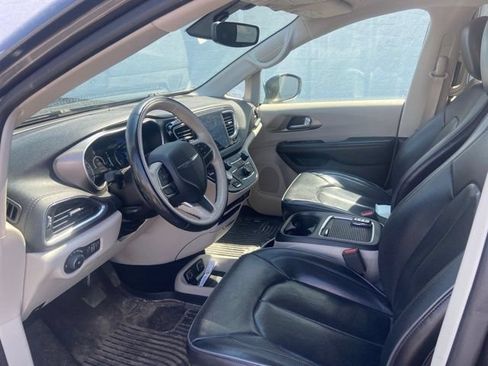Used 2019 Chrysler Pacifica Limited FWD image 8