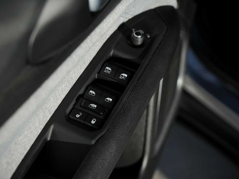 Used 2024 Jeep Compass Sport image 22