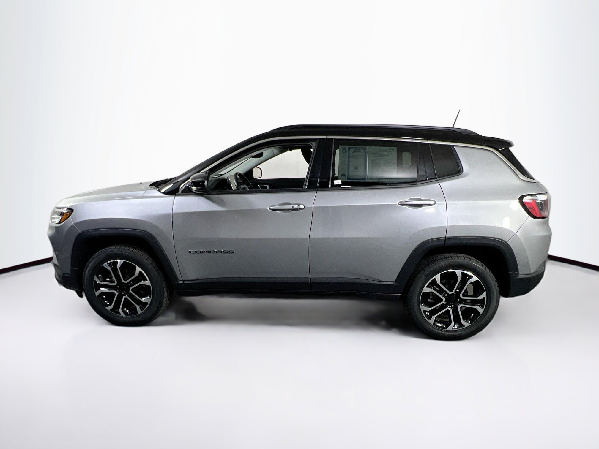 Used 2022 Jeep Compass Limited AWD/4WD image 8