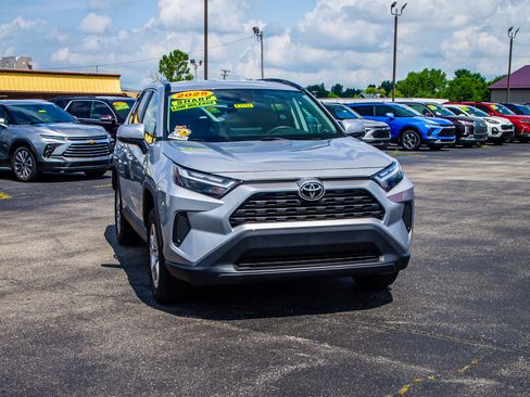 Used 2025 Toyota RAV4 XLE AWD/4WD image 10