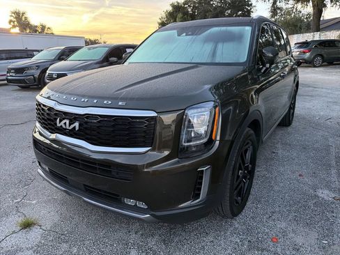 Certified 2022 Kia Telluride SX w/ Towing Package FWD image 10