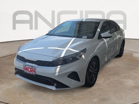 Certified 2023 Kia Forte LXS FWD image 4