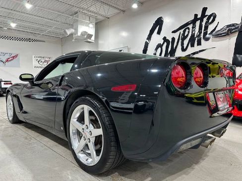 Used 2005 Chevrolet Corvette Coupe w/ Preferred Equipment Group RWD image 3