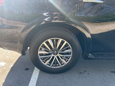 Used 2021 Nissan Armada SL w/ Captain's Chairs Package image 21