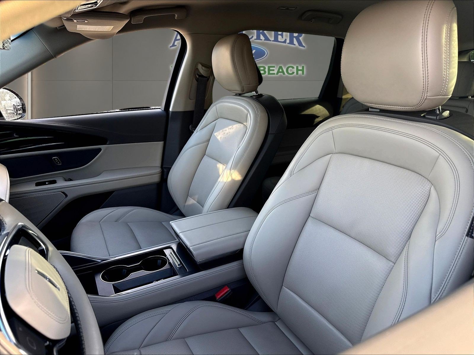 Used 2024 Lincoln Nautilus Premier AWD/4WD image 22