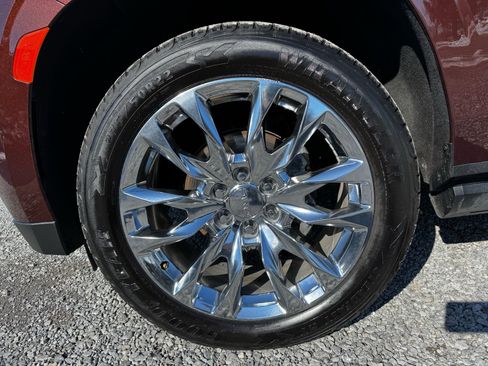 Used 2022 GMC Yukon XL Denali w/ Advanced Technology Package image 8