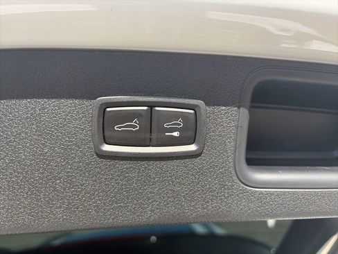 Used 2025 Porsche Macan AWD/4WD image 24