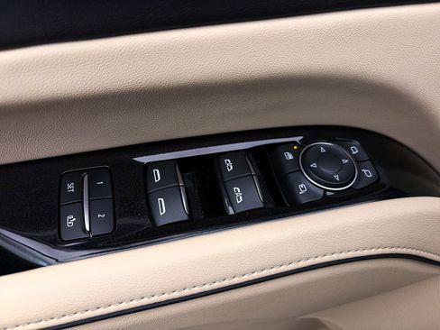 Used 2023 Cadillac Escalade Premium Luxury image 18