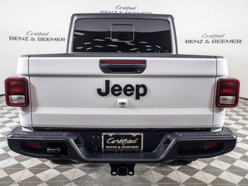 Used 2023 Jeep Gladiator Sport AWD/4WD image 10