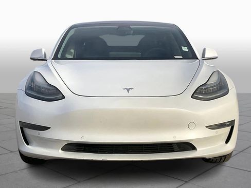 Used 2019 Tesla Model 3 Standard Range image 3