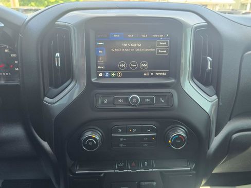 Used 2020 Chevrolet Silverado 1500 Custom w/ Custom Value Package AWD/4WD image 9