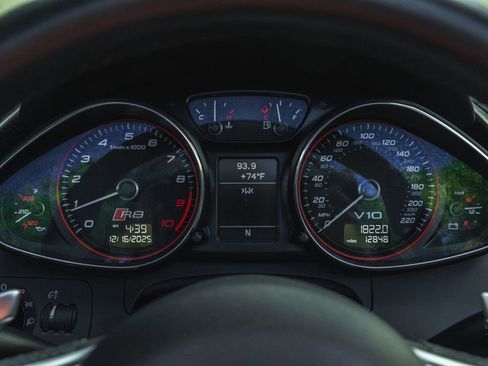 Used 2015 Audi R8 V10 image 17