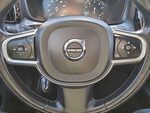 Used 2019 Volvo XC60 T5 Momentum w/ Multimedia Package image 21