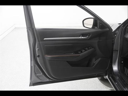 Used 2024 Nissan Altima 2.5 SR AWD/4WD image 4