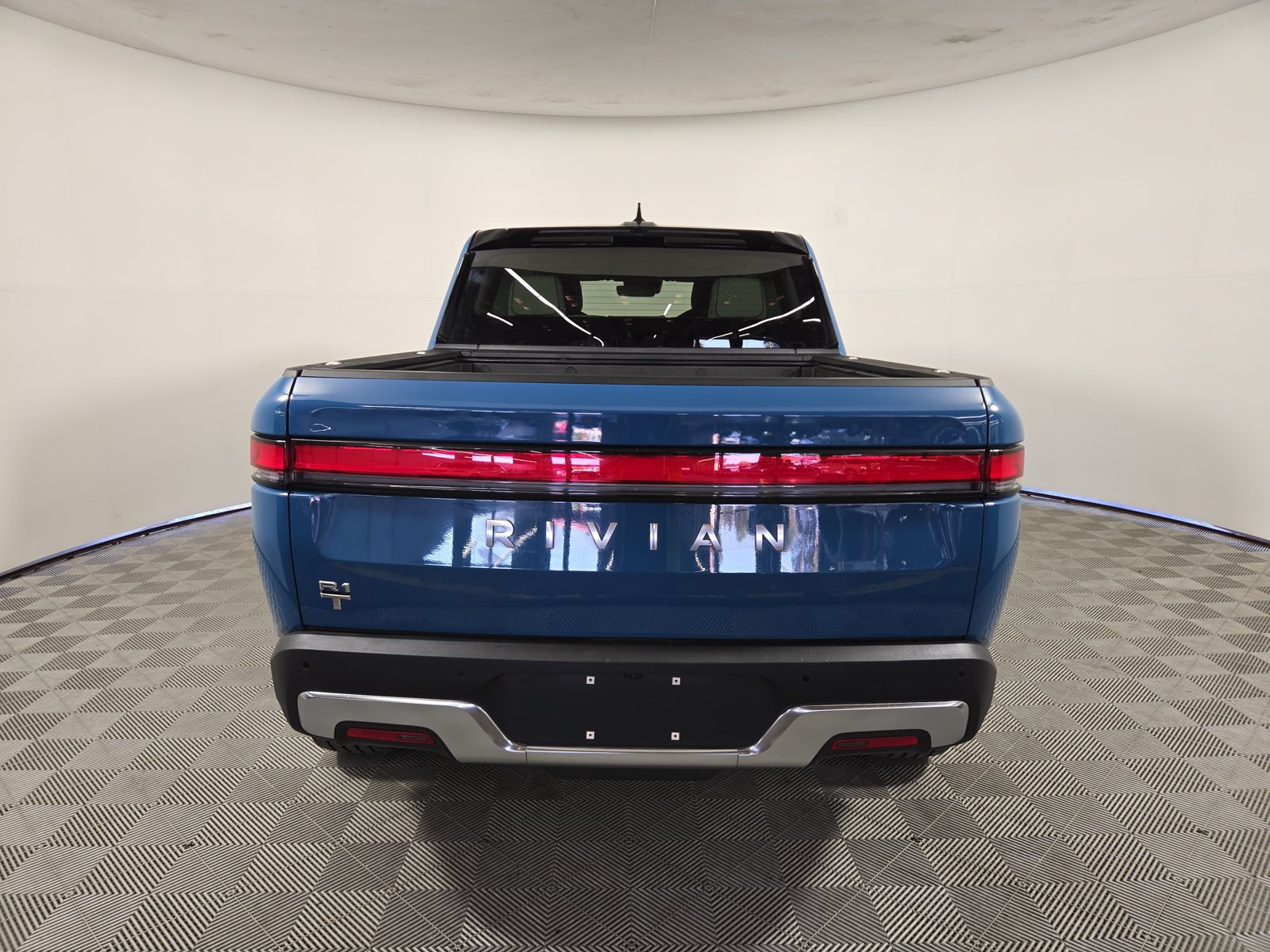 Used 2024 Rivian R1T Adventure Dual AWD/4WD image 4