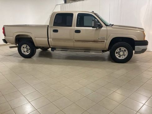Used 2005 Chevrolet Silverado 2500 LS w/ Heavy-Duty Power Package image 6