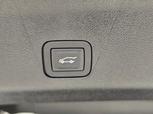 Used 2025 Chevrolet Tahoe High Country image 38