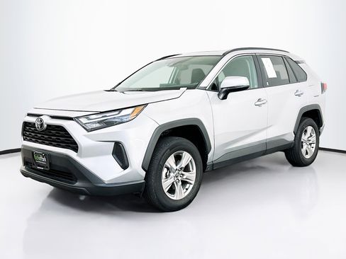 Used 2025 Toyota RAV4 XLE image 3