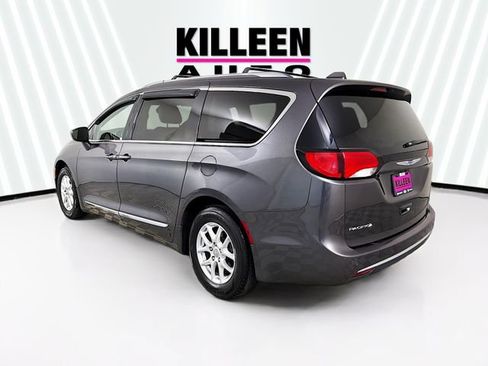 Used 2020 Chrysler Pacifica Touring-L FWD image 5