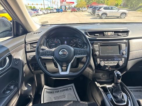 Used 2020 Nissan Rogue SV image 14