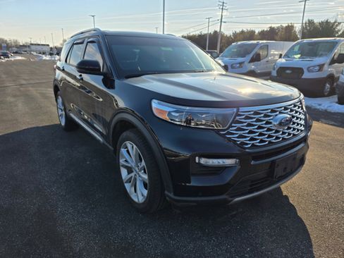 Certified 2023 Ford Explorer Platinum w/ Technology Package image 4