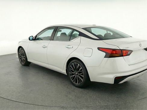 Used 2025 Nissan Altima 2.5 SV image 6