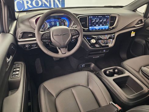 New 2026 Chrysler Pacifica Select image 14