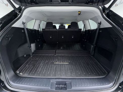 Used 2022 Toyota Highlander LE AWD/4WD image 16
