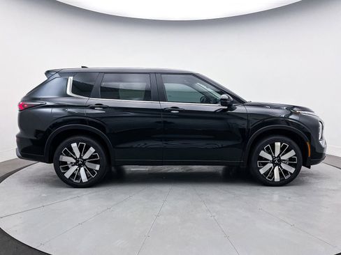 New 2025 Mitsubishi Outlander SE image 8