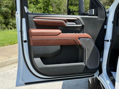 New 2026 GMC Sierra 3500 Denali Ultimate AWD/4WD image 17