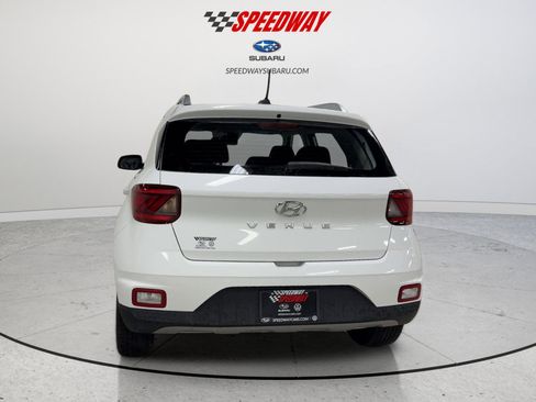 Used 2025 Hyundai Venue SEL FWD image 7