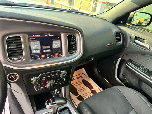 Used 2019 Dodge Charger Scat Pack w/ Dynamics Package image 21