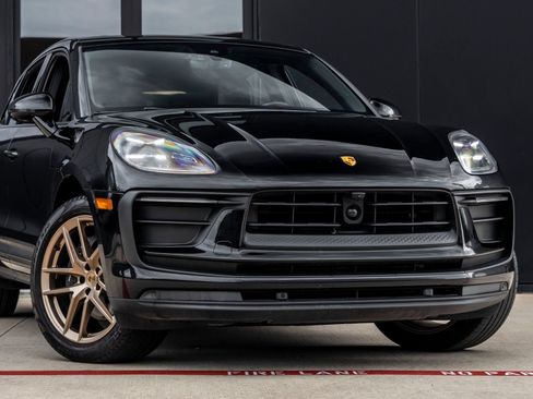 Certified 2023 Porsche Macan AWD/4WD image 9