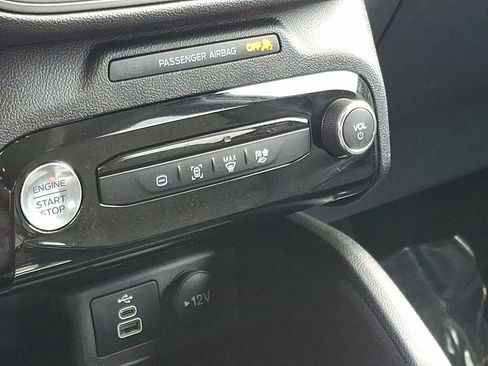 Used 2025 Ford Escape SE image 16