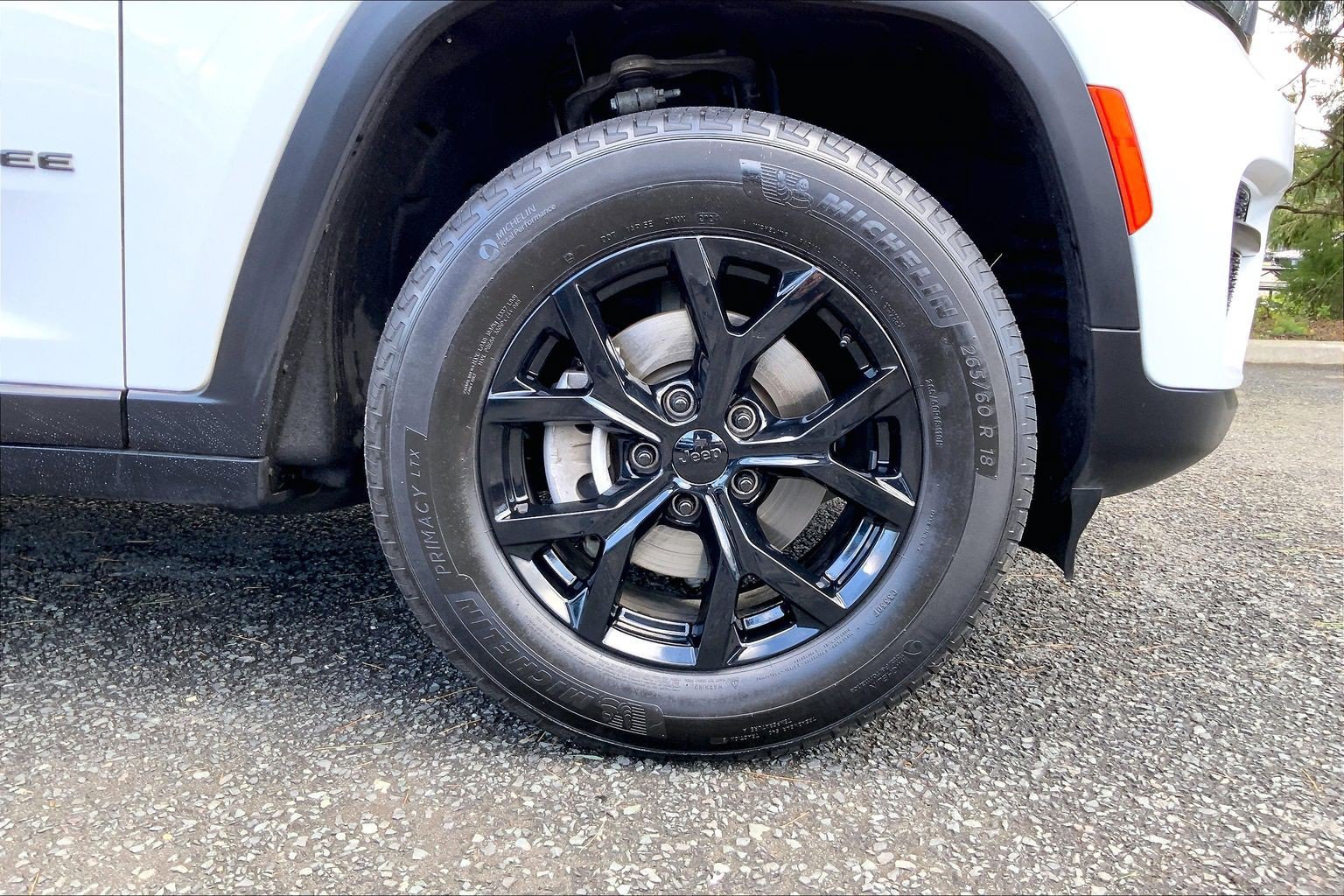 Certified 2024 Jeep Grand Cherokee Altitude AWD/4WD image 9