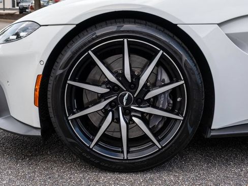 Used 2019 Aston Martin V8 Vantage Coupe RWD image 10