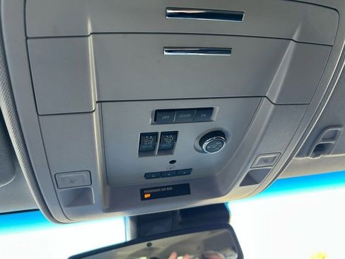 Used 2018 GMC Yukon SLT w/ Premium Edition image 22